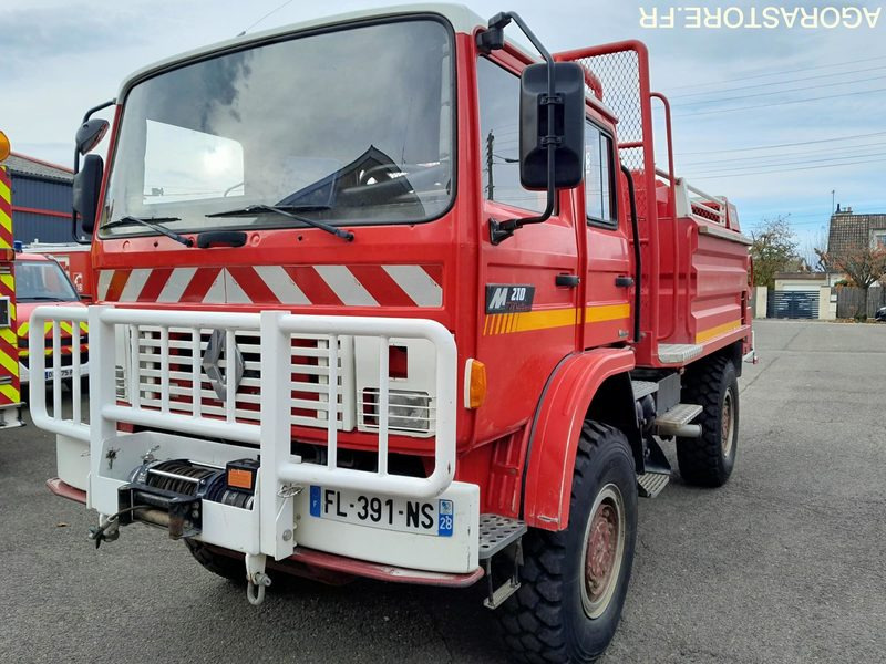 CAMION CITERNE FEU DE FORET - Teherautó: 1 kép. CAMION CITERNE FEU DE FORET - Teherautó: 1 kép.