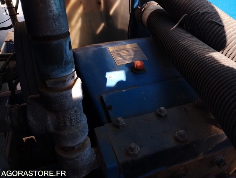 Camion 3.5t Hydrocureur Renault Mascott – équipement Huwer - Teherautó: 5 kép. Camion 3.5t Hydrocureur Renault Mascott – équipement Huwer - Teherautó: 5 kép.