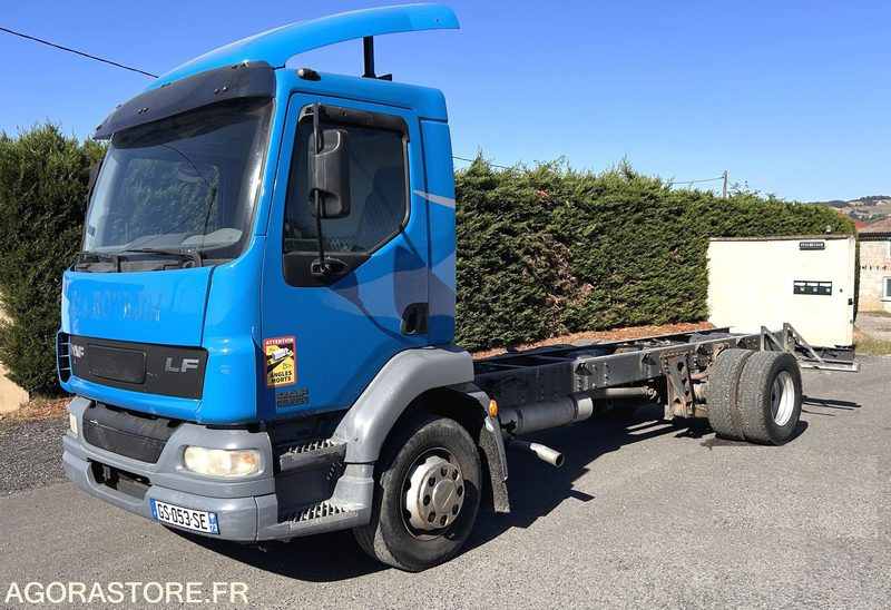 DAF LF 55.220 (6 CYLINDRES CUMMINS) - Teherautó: 2 kép. DAF LF 55.220 (6 CYLINDRES CUMMINS) - Teherautó: 2 kép.
