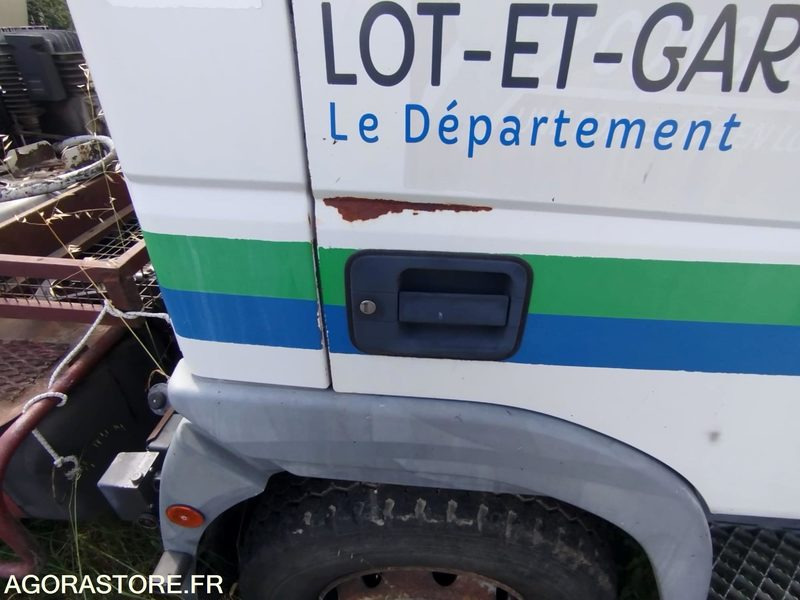 IVECO 80 E 15 - 1999 - 201644 KM - Teherautó: 3 kép. IVECO 80 E 15 - 1999 - 201644 KM - Teherautó: 3 kép.