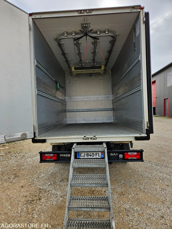 IVECO DAILY 72C21 PORTE VIANDE FRIGORIFIQUE - 2017 - 360 000KM - Teherautó: 4 kép. IVECO DAILY 72C21 PORTE VIANDE FRIGORIFIQUE - 2017 - 360 000KM - Teherautó: 4 kép.