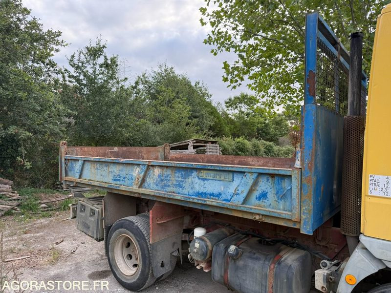 IVECO EuroCargo Tector 90e18 de 2002 roulant CT expiré - Teherautó: 3 kép. IVECO EuroCargo Tector 90e18 de 2002 roulant CT expiré - Teherautó: 3 kép.