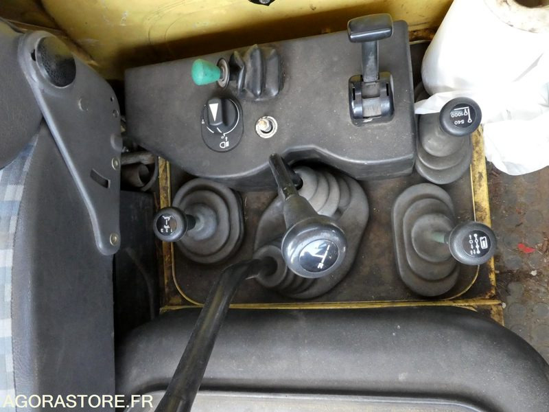MERCEDES-BENZ / MERCEDES / PORTE-OUTILS /UNIMOG U140 / 47 325 kms - 1994 - Teherautó: 3 kép. MERCEDES-BENZ / MERCEDES / PORTE-OUTILS /UNIMOG U140 / 47 325 kms - 1994 - Teherautó: 3 kép.