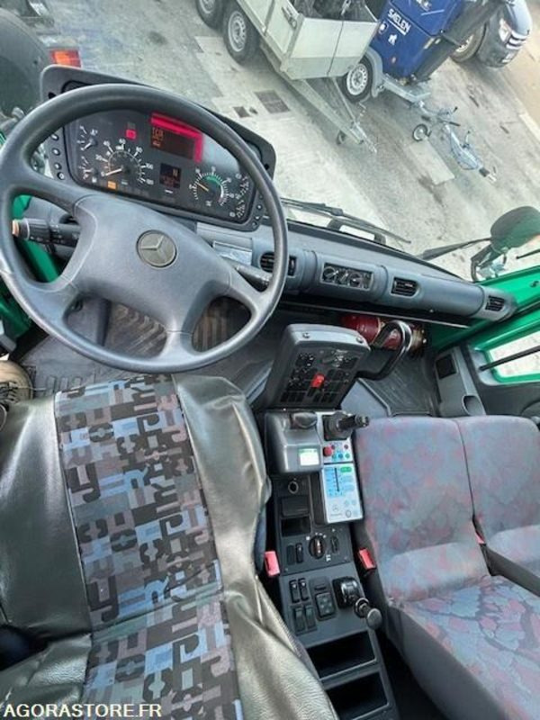MERCEDES UNIMOG U300C VERSION COMMUNALE 2000 97652 KM - Teherautó: 4 kép. MERCEDES UNIMOG U300C VERSION COMMUNALE 2000 97652 KM - Teherautó: 4 kép.