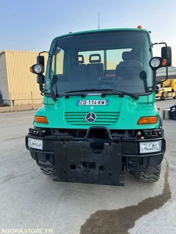 MERCEDES UNIMOG U300C VERSION COMMUNALE 2003 38210 KM - Teherautó: 3 kép. MERCEDES UNIMOG U300C VERSION COMMUNALE 2003 38210 KM - Teherautó: 3 kép.