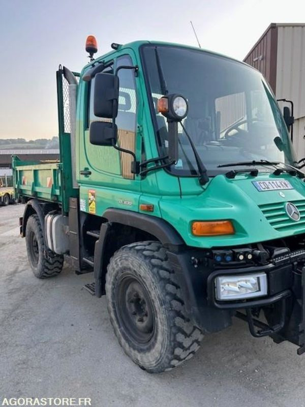 MERCEDES UNIMOG U300C VERSION COMMUNALE 2003 38210 KM - Teherautó: 2 kép. MERCEDES UNIMOG U300C VERSION COMMUNALE 2003 38210 KM - Teherautó: 2 kép.