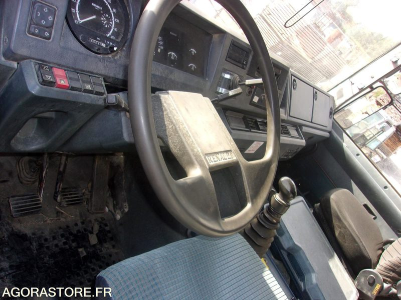 POLYBENNE 26 TONNE S RENAULT POLYBENNE - R385 - TI MAJOR / 657 000 KM - Teherautó: 4 kép. POLYBENNE 26 TONNE S RENAULT POLYBENNE - R385 - TI MAJOR / 657 000 KM - Teherautó: 4 kép.