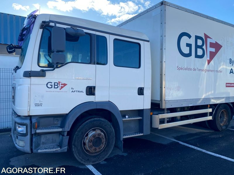 PORTEUR MAN TGM AUTO ECOLE - 2010 - 230000 Kms - Teherautó: 3 kép. PORTEUR MAN TGM AUTO ECOLE - 2010 - 230000 Kms - Teherautó: 3 kép.