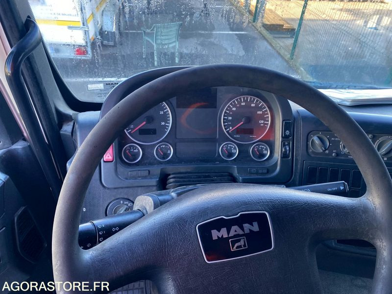 PORTEUR MAN TGM AUTO ECOLE - 2010 - 230000 Kms - Teherautó: 4 kép. PORTEUR MAN TGM AUTO ECOLE - 2010 - 230000 Kms - Teherautó: 4 kép.