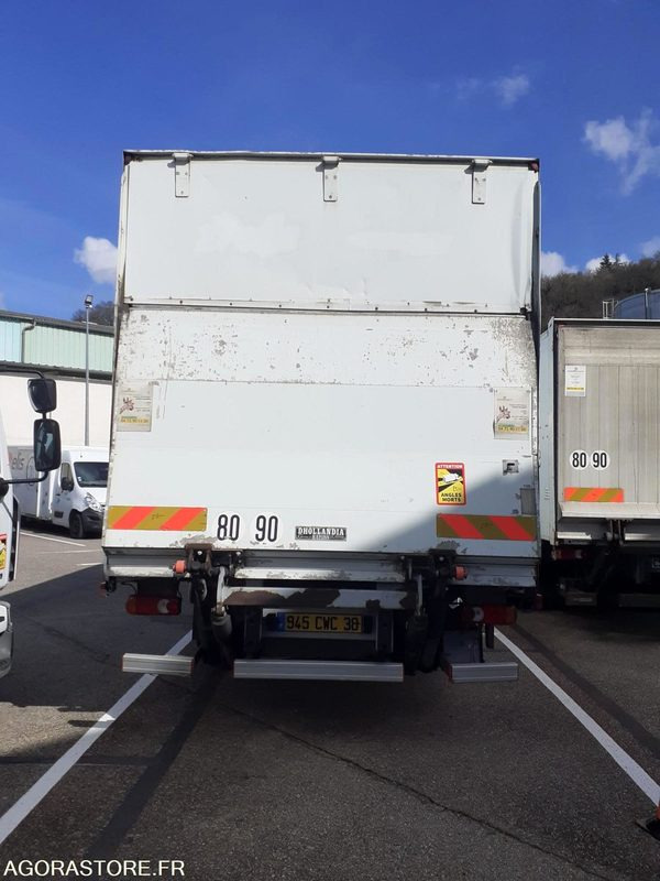 PORTEUR RENAULT MIDLUM 380736 Km - Teherautó: 4 kép. PORTEUR RENAULT MIDLUM 380736 Km - Teherautó: 4 kép.