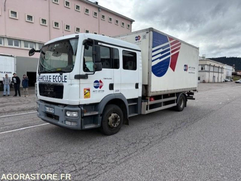 PORTEUR ROUTIER - MAN TGM 250 - Ex Véhicule Ecole - Parc 3804 - Teherautó: 2 kép. PORTEUR ROUTIER - MAN TGM 250 - Ex Véhicule Ecole - Parc 3804 - Teherautó: 2 kép.