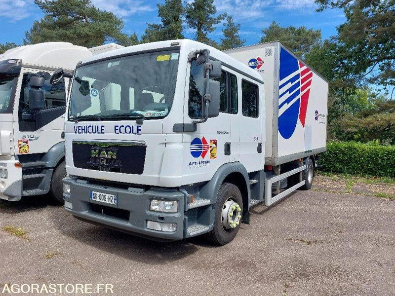 PORTEUR ROUTIER - MAN TGM-250 - ex Véhicule Ecole - Parc 3799 - Teherautó: 1 kép. PORTEUR ROUTIER - MAN TGM-250 - ex Véhicule Ecole - Parc 3799 - Teherautó: 1 kép.