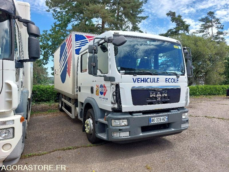 PORTEUR ROUTIER - MAN TGM-250 - ex Véhicule Ecole - Parc 3799 - Teherautó: 5 kép. PORTEUR ROUTIER - MAN TGM-250 - ex Véhicule Ecole - Parc 3799 - Teherautó: 5 kép.