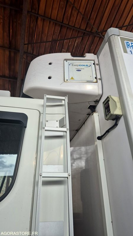 Porteur frigo Volvo FE 260 - Teherautó: 4 kép. Porteur frigo Volvo FE 260 - Teherautó: 4 kép.