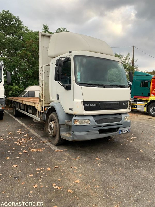 Porteur plateau DAF LF 18.250 - 2004 - 418000 Kms - Teherautó: 1 kép. Porteur plateau DAF LF 18.250 - 2004 - 418000 Kms - Teherautó: 1 kép.