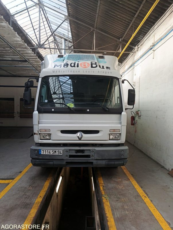RENAULT M150 - 55664km - 1999 - Teherautó: 2 kép. RENAULT M150 - 55664km - 1999 - Teherautó: 2 kép.
