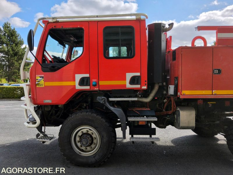 Renault truck 220 DCI accidenté - Teherautó: 5 kép. Renault truck 220 DCI accidenté - Teherautó: 5 kép.