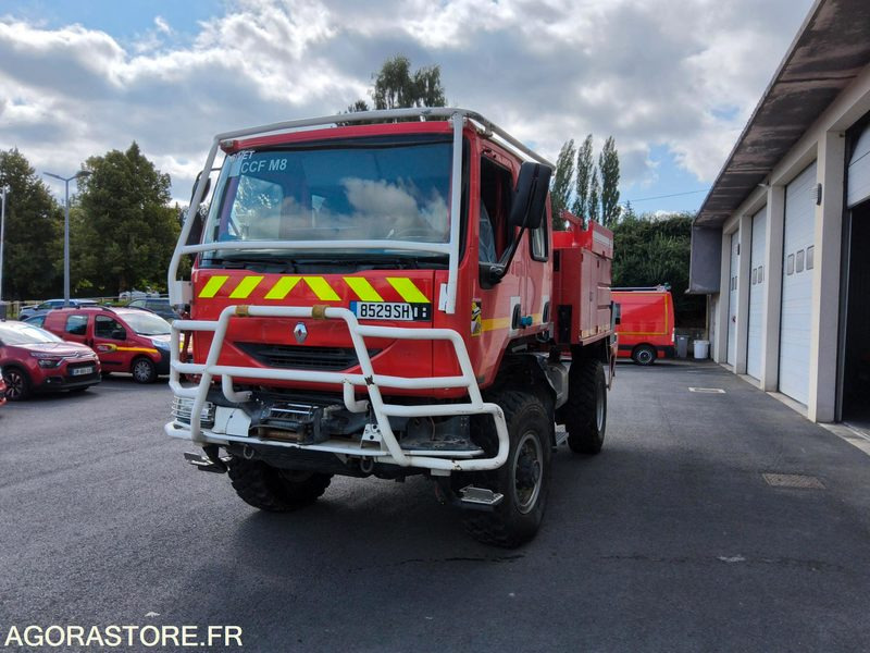 Renault truck 220 DCI accidenté - Teherautó: 1 kép. Renault truck 220 DCI accidenté - Teherautó: 1 kép.