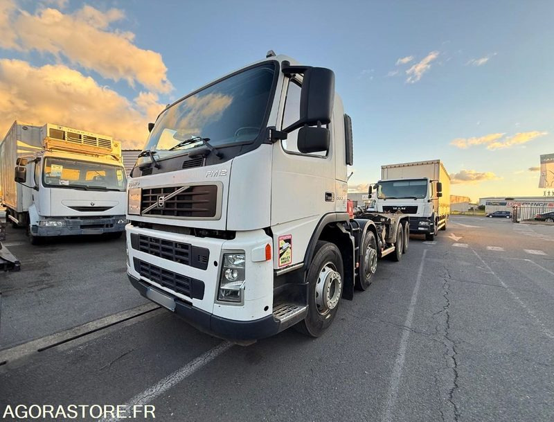 VOLVO FM12 380 - 2004 - 636 982 - Teherautó: 1 kép. VOLVO FM12 380 - 2004 - 636 982 - Teherautó: 1 kép.