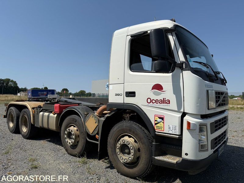 VOLVO FM12 380 - 2004 - 636 982 - Teherautó: 2 kép. VOLVO FM12 380 - 2004 - 636 982 - Teherautó: 2 kép.