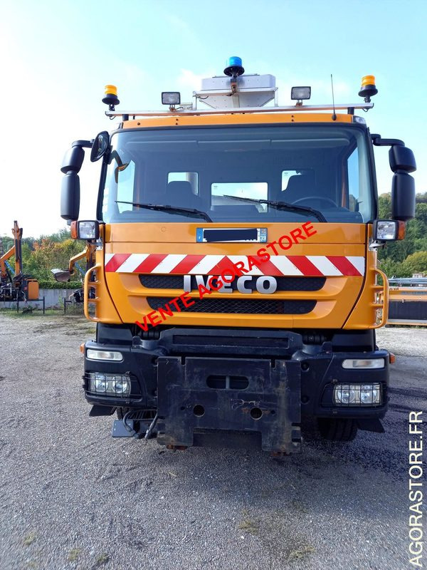 Vends IVECO 4X2 - Teherautó: 2 kép. Vends IVECO 4X2 - Teherautó: 2 kép.