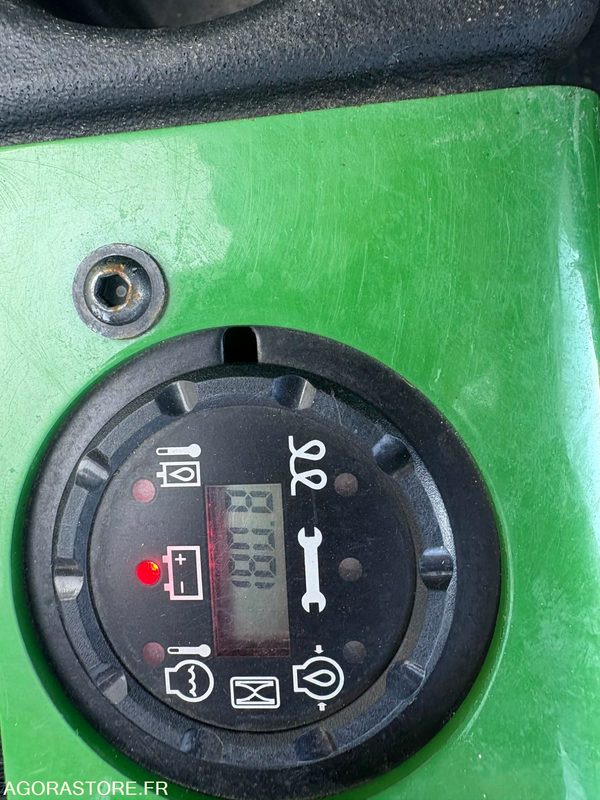 Tondeuse autoportée JOHN DEERE 1580 - 2019 - 181h - Kerti fűkasza: 1 kép. Tondeuse autoportée JOHN DEERE 1580 - 2019 - 181h - Kerti fűkasza: 1 kép.