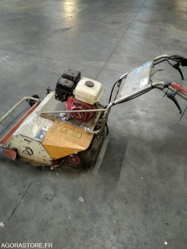 Tondonbroyeuse - Kerti fűkasza: 3 kép. Tondonbroyeuse - Kerti fűkasza: 3 kép.