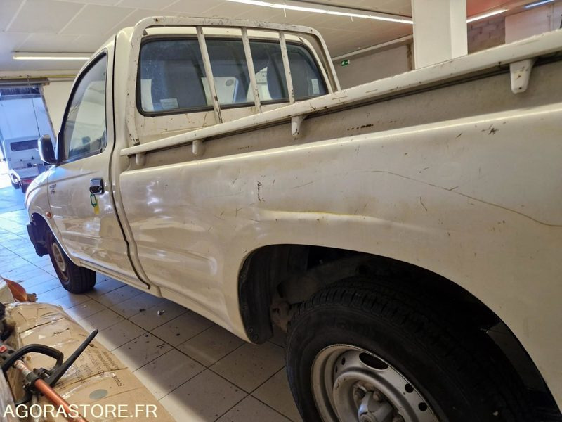 Toyota Hilux - EV575BL - 139768km - 2005 - Pickup: 4 kép. Toyota Hilux - EV575BL - 139768km - 2005 - Pickup: 4 kép.