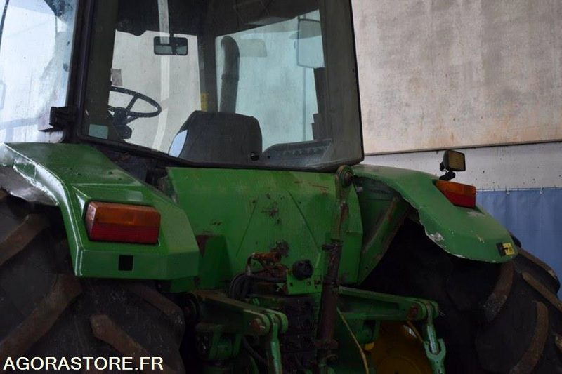 Tracteur Agricole/Forrestier John Deere 8200 - Traktor: 3 kép. Tracteur Agricole/Forrestier John Deere 8200 - Traktor: 3 kép.