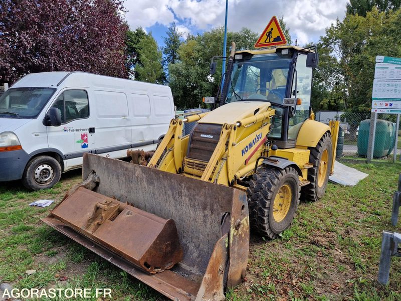 Tracteur Komatsu WB97R - 2004 - 11698h - Traktor: 1 kép. Tracteur Komatsu WB97R - 2004 - 11698h - Traktor: 1 kép.