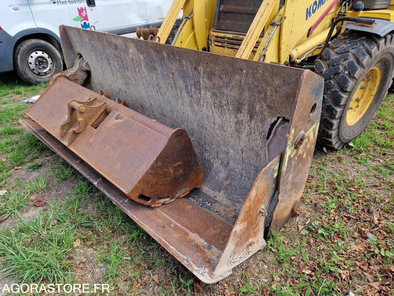 Tracteur Komatsu WB97R - 2004 - 11698h - Traktor: 2 kép. Tracteur Komatsu WB97R - 2004 - 11698h - Traktor: 2 kép.