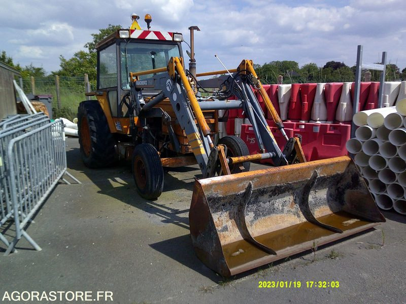 Tracteur RENAULT R7622 + chargeur FAUCHEUX F25 - Traktor: 5 kép. Tracteur RENAULT R7622 + chargeur FAUCHEUX F25 - Traktor: 5 kép.