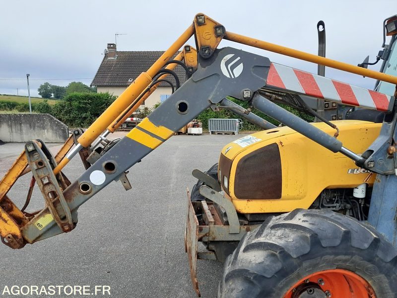Tracteur Renault Ergos100 avec chargeur FAUCHEUX F26R - Traktor: 3 kép. Tracteur Renault Ergos100 avec chargeur FAUCHEUX F26R - Traktor: 3 kép.