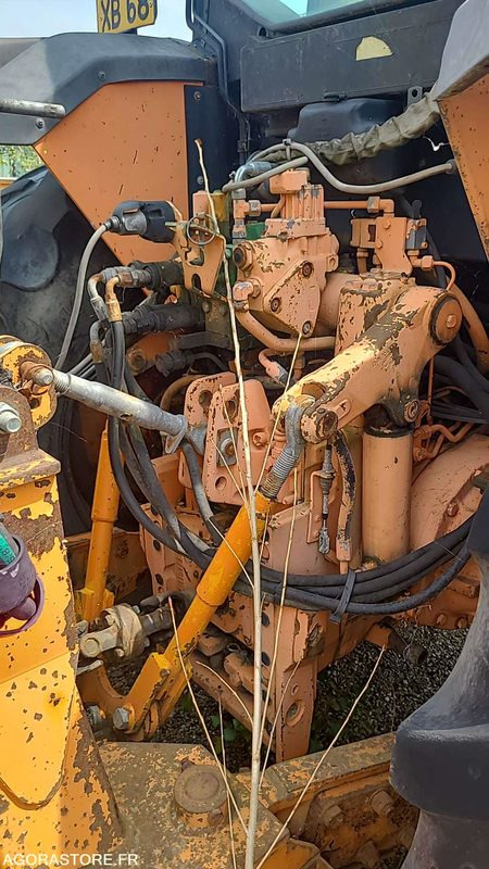 Tracteur chargeur JOHN DEER 651 - 2000 - Traktor: 3 kép. Tracteur chargeur JOHN DEER 651 - 2000 - Traktor: 3 kép.
