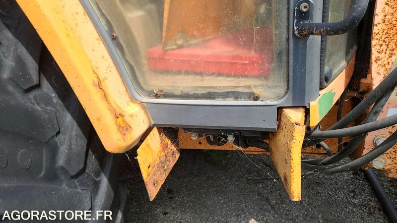 Tracteur chargeur JOHN DEER 651 - 2000 - Traktor: 4 kép. Tracteur chargeur JOHN DEER 651 - 2000 - Traktor: 4 kép.