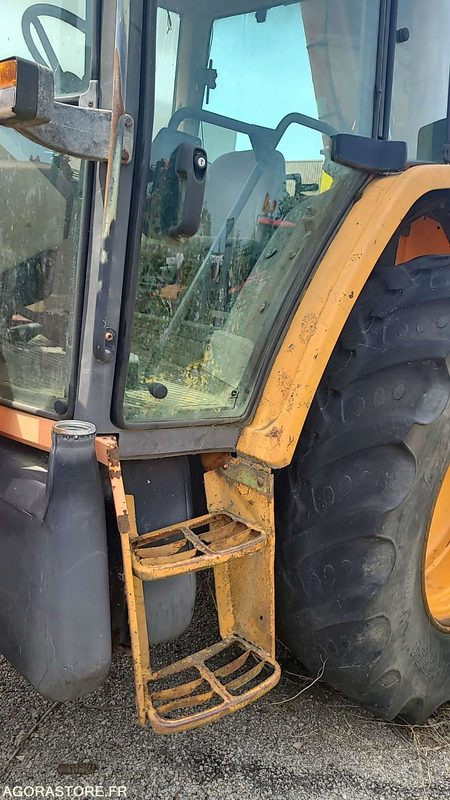 Tracteur chargeur JOHN DEER 651 - 2000 - Traktor: 2 kép. Tracteur chargeur JOHN DEER 651 - 2000 - Traktor: 2 kép.
