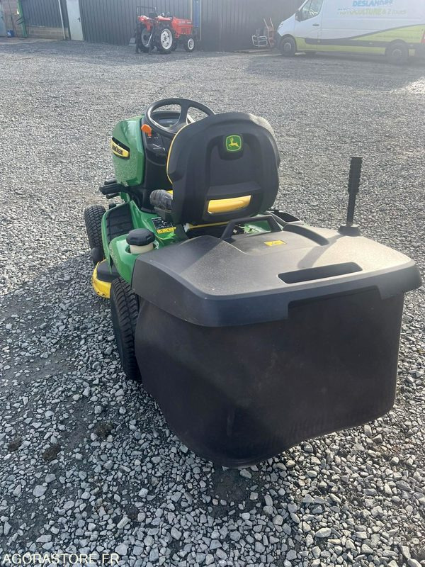 Tracteur tondeuse John deere x305r - Kerti fűkasza: 4 kép. Tracteur tondeuse John deere x305r - Kerti fűkasza: 4 kép.