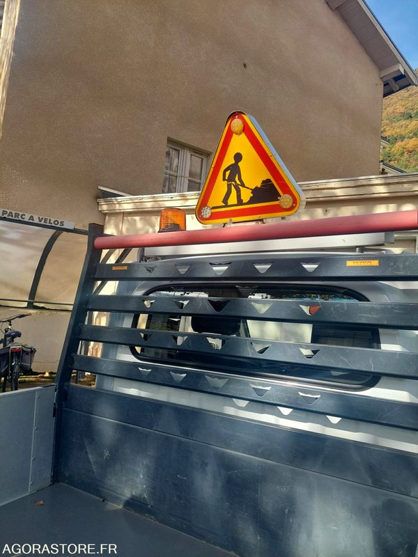 Tri-benne Giotti Victoria Gladiator Essence - Billenőplatós kisteherautó: 5 kép. Tri-benne Giotti Victoria Gladiator Essence - Billenőplatós kisteherautó: 5 kép.