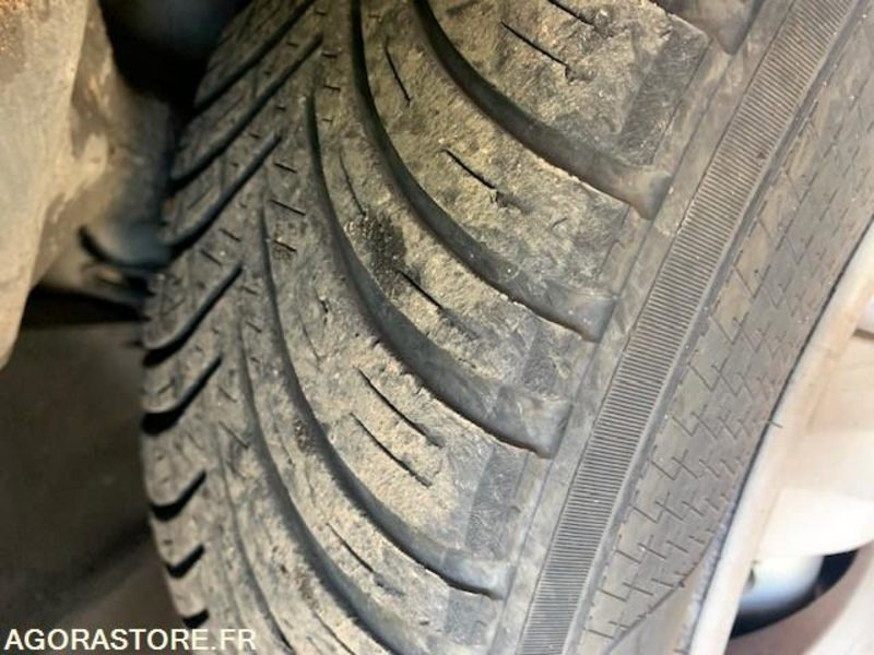 VOITURE CLIO RENAULT roulante - Autó: 4 kép. VOITURE CLIO RENAULT roulante - Autó: 4 kép.