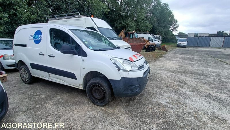 VU FOURGONNETTE CITROEN BERLINGO DANGEL 4X4 (BV changée avec embrayage) - Kis furgon: 3 kép. VU FOURGONNETTE CITROEN BERLINGO DANGEL 4X4 (BV changée avec embrayage) - Kis furgon: 3 kép.