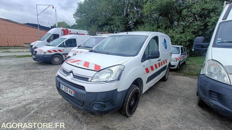 VU FOURGONNETTE CITROEN BERLINGO DANGEL 4X4 (BV changée avec embrayage) - Kis furgon: 1 kép. VU FOURGONNETTE CITROEN BERLINGO DANGEL 4X4 (BV changée avec embrayage) - Kis furgon: 1 kép.
