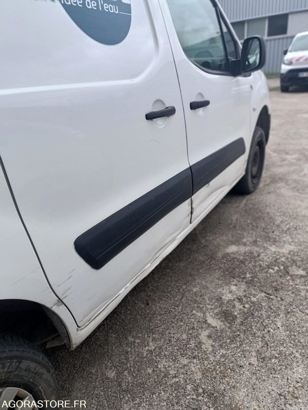 VU FOURGONNETTE CITROEN BERLINGO DANGEL 4X4 (BV changée avec embrayage) - Kis furgon: 5 kép. VU FOURGONNETTE CITROEN BERLINGO DANGEL 4X4 (BV changée avec embrayage) - Kis furgon: 5 kép.