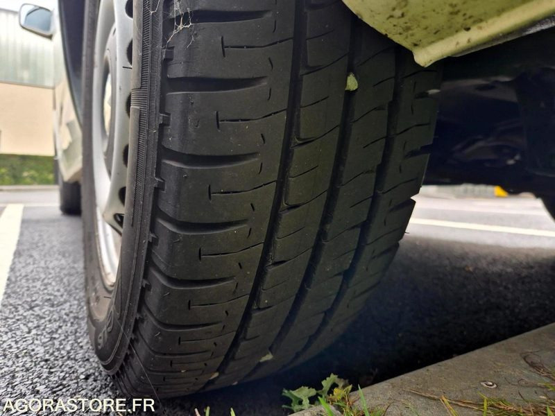 Furgon VW TRANSPORTER INTERVENTION SMUR: 12 kép. Furgon VW TRANSPORTER INTERVENTION SMUR: 12 kép.