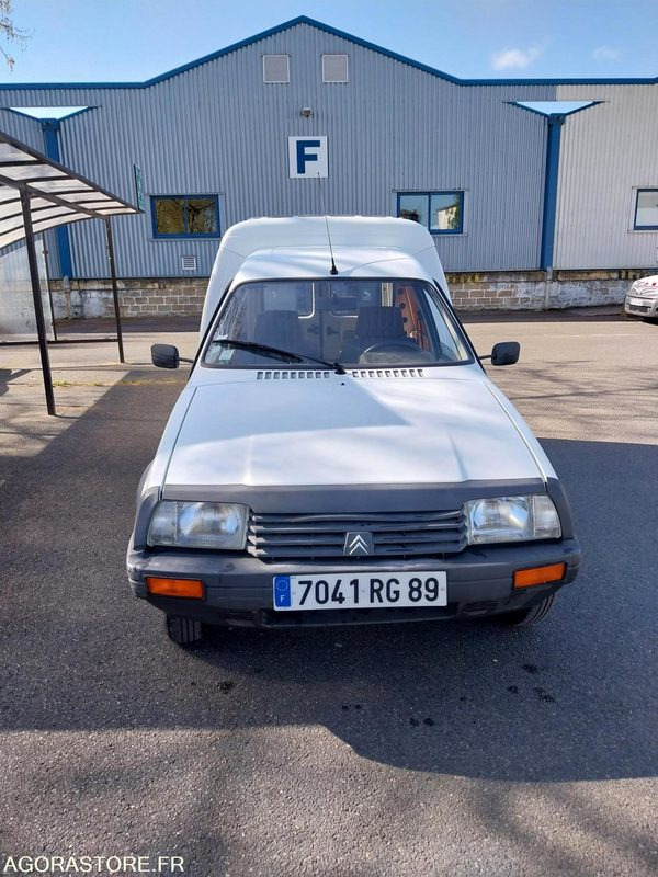 Véhicule C15 - Kis furgon: 5 kép. Véhicule C15 - Kis furgon: 5 kép.