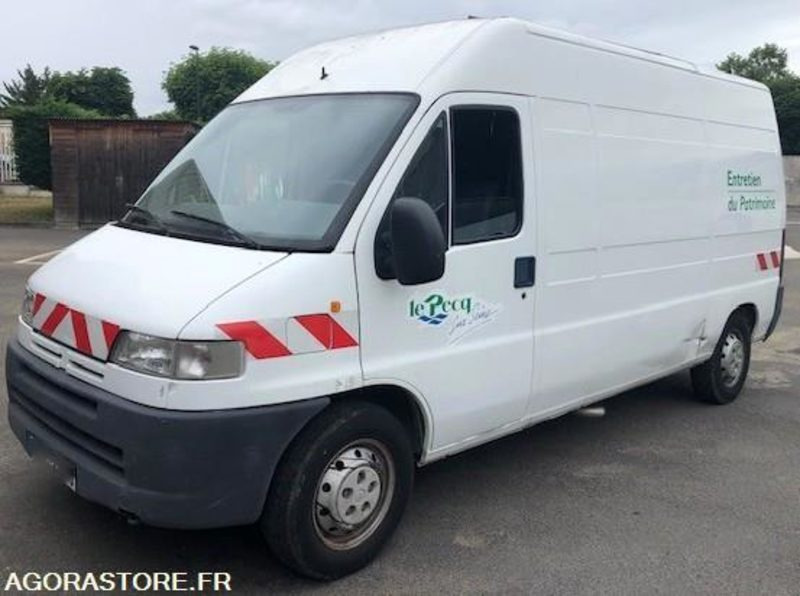 Véhicule PEUGEOT BOXER 2001 NON ROULANT EN L'ETAT - Kis furgon: 1 kép. Véhicule PEUGEOT BOXER 2001 NON ROULANT EN L'ETAT - Kis furgon: 1 kép.