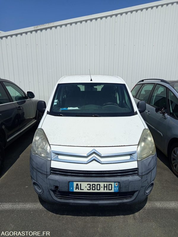 Véhicule utilitaire CITROËN Berlingo - Kis furgon: 1 kép. Véhicule utilitaire CITROËN Berlingo - Kis furgon: 1 kép.