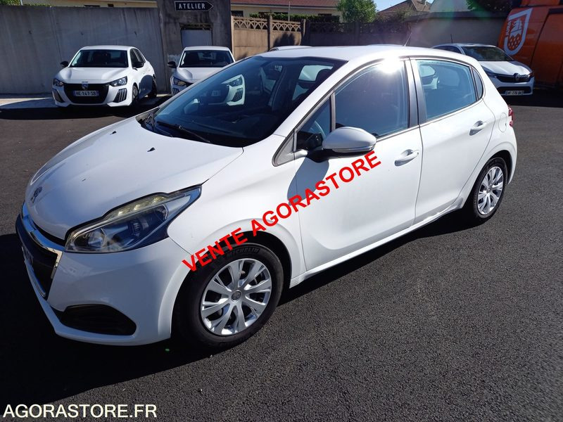 Vends Peugeot 208 essence - Autó: 1 kép. Vends Peugeot 208 essence - Autó: 1 kép.