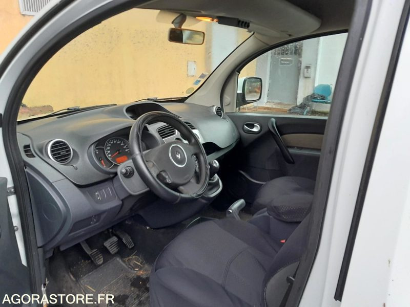 Voiture Renault Kangoo Expression dCi90, 2012 - 196968KM - Kis furgon: 3 kép. Voiture Renault Kangoo Expression dCi90, 2012 - 196968KM - Kis furgon: 3 kép.