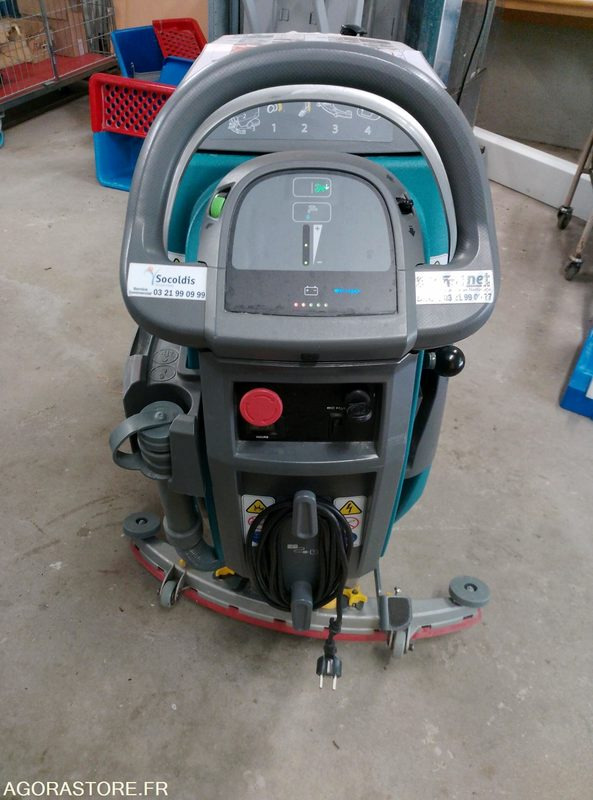 Auto laveuse TENNANT T300 - Súrológép: 3 kép. Auto laveuse TENNANT T300 - Súrológép: 3 kép.