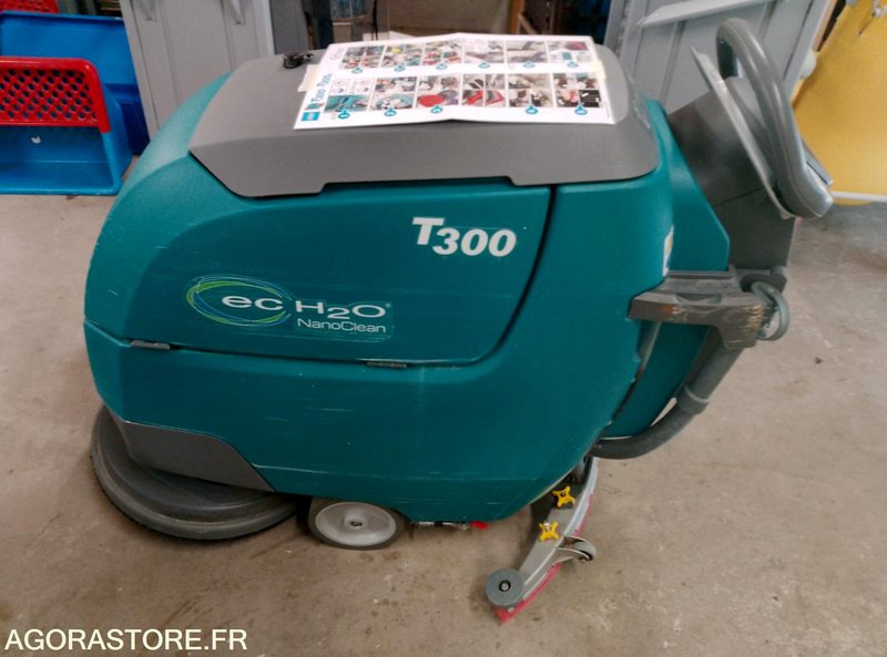 Auto laveuse TENNANT T300 - Súrológép: 4 kép. Auto laveuse TENNANT T300 - Súrológép: 4 kép.